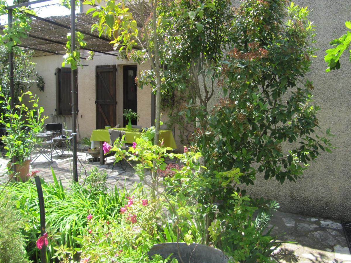Apiflore Gareoult Exterior photo