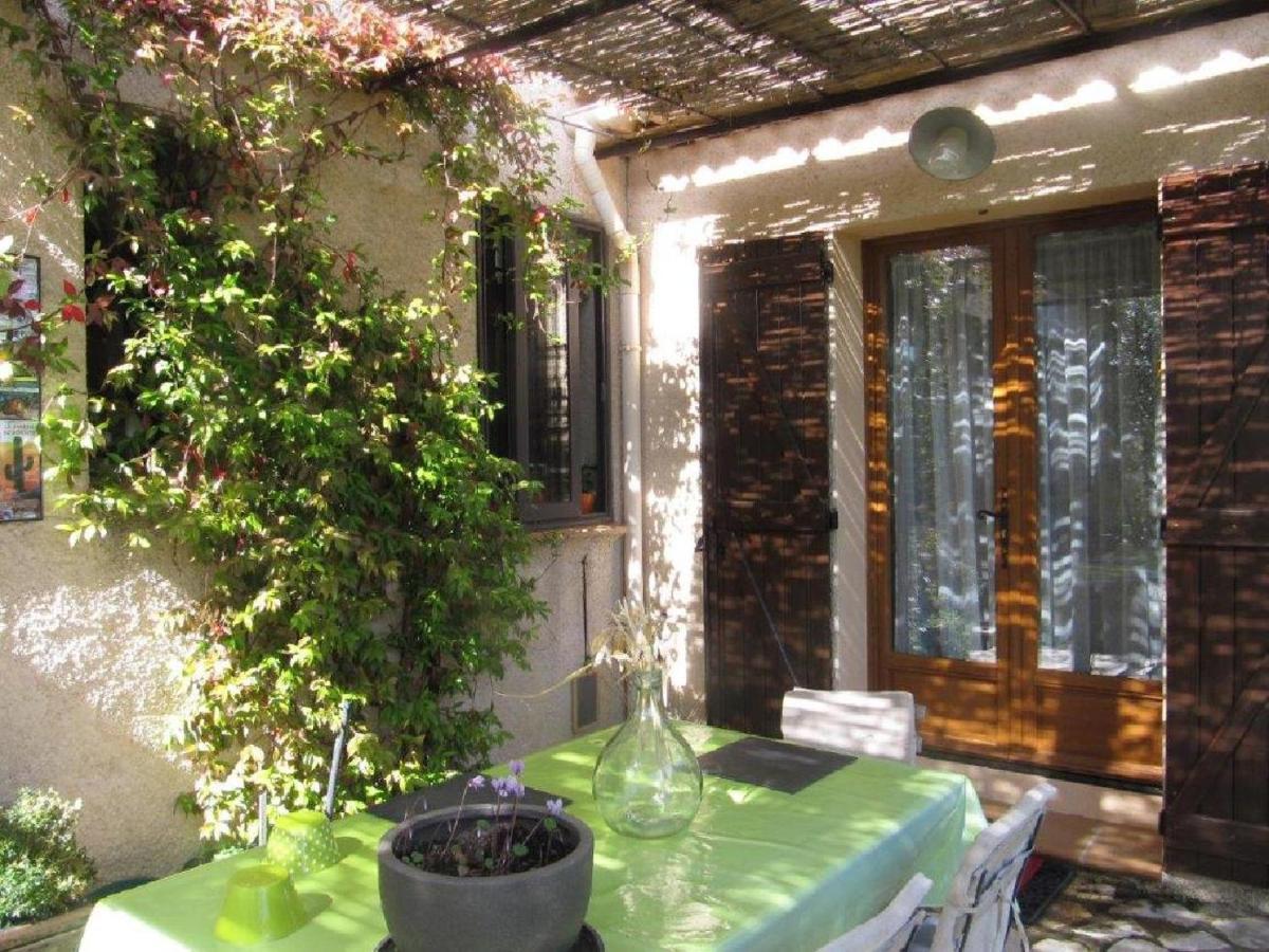 Apiflore Gareoult Exterior photo