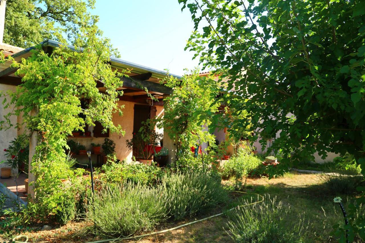 Apiflore Gareoult Exterior photo